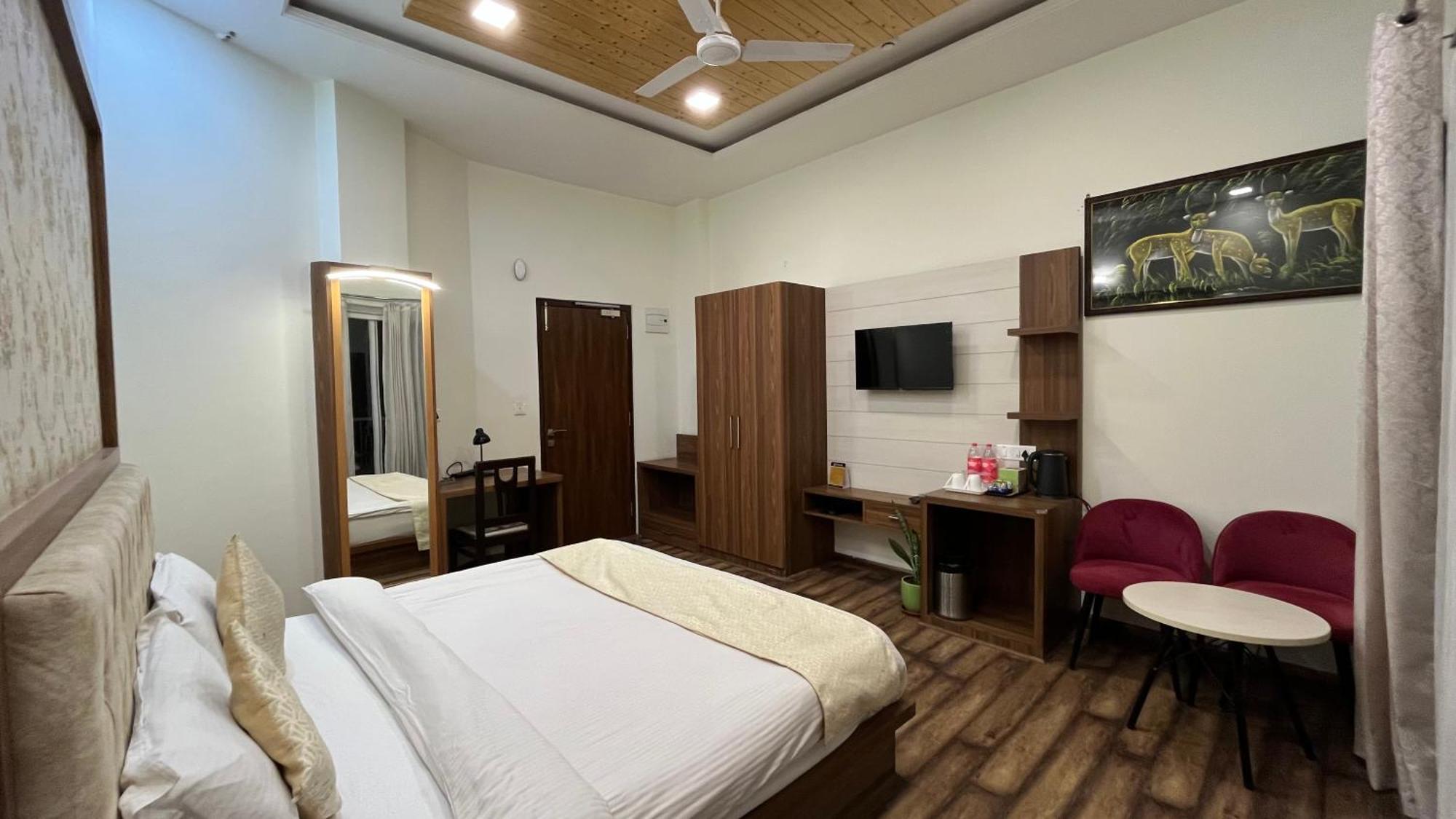 Hotel Le Halcyon , Kasauli Solan Bagian luar foto
